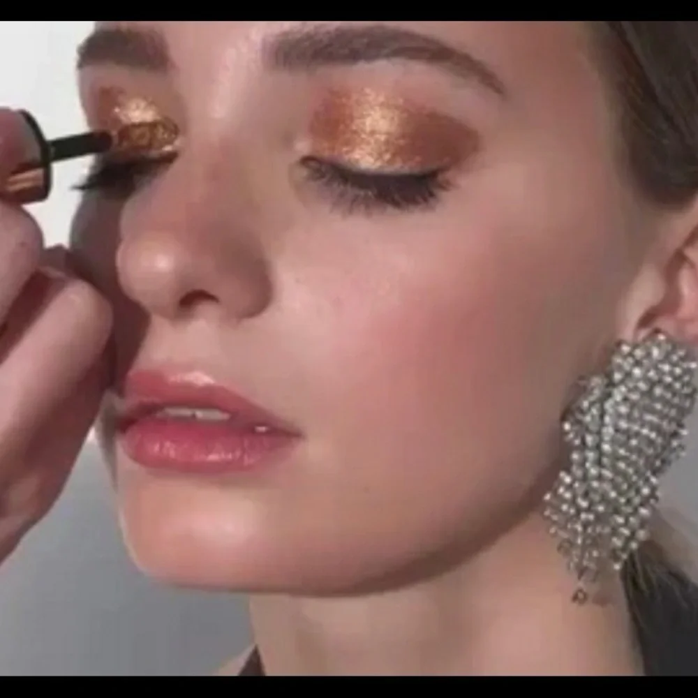 Eloise Beauty luxurious long